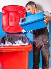 Emptying the bin